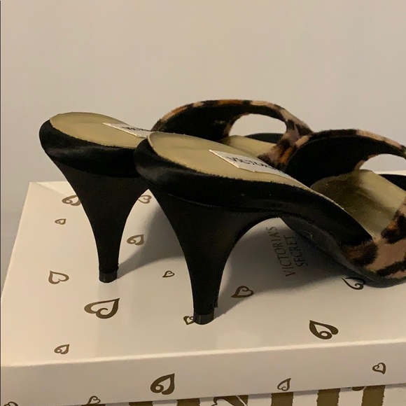 New in box VS leopard mules small - Picture 3 of 4
